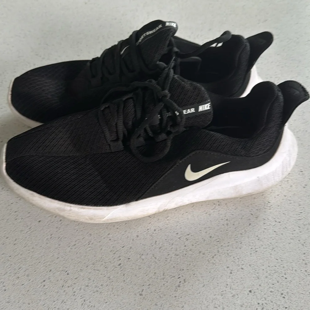 - Nike Viale Black White-SZ 8.5